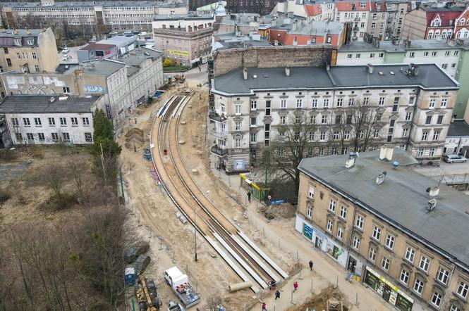 Od 4 kwietnia do 31 maja, w związku z remontem fragmentów torowiska tramwajowego w ciągu ul. 28 Czerwca 1956 r., wprowadzone zostanie zwężenie