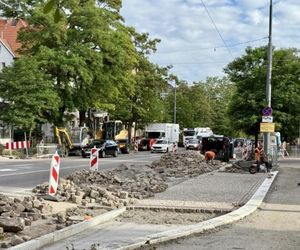 Dlaczego remonty dróg w Sopocie robione są w środku sezonu wakacyjnego? Miasto wyjaśnia