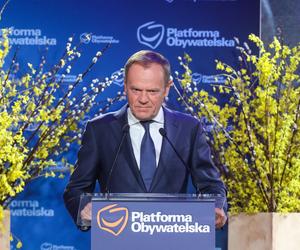Tusk: Jarosław Kaczyński i Antoni Macierewicz zajmują się tym, jak jeszcze bardziej skłócić Polaków