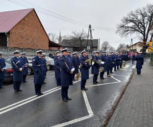 Przejmujące pogrzeby zamordowanych policjantów z Wrocławia. Tłumy żegnają funkcjonariuszy