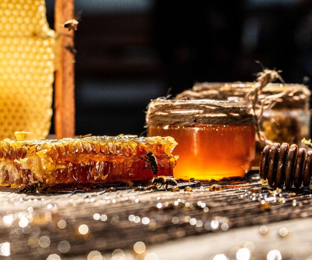 Leki z pasieki - miód i inne produkty pszczele - jak wpływają na zdrowie?