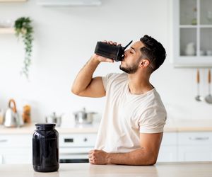 Suplementy przedtreningowe. Co w nich znajdziesz i czy są bezpieczne?