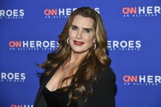 Gwiazda skandalicznej Błękitnej laguny pokazała córkę. 17-latka to kopia mamy?! Ubrała jej legendarną sukienkę