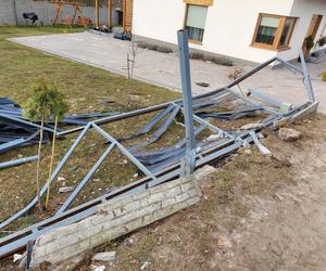 Wjechał w ogrodzenie i dachował!  Wypadek na ulicy Długiej w Starachowicach