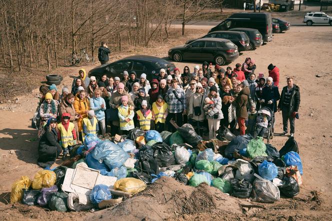 Ukraińcy w ramach wdzięczności posprzątali park leśny we Wrzeszczu przy ul. Jaśkowa Dolina