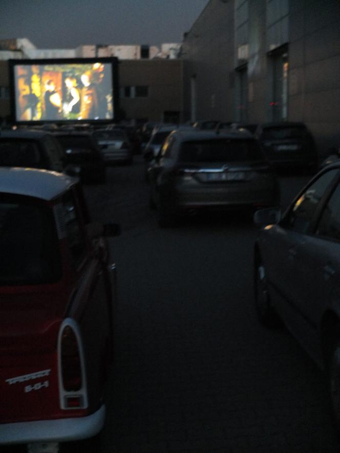W kinie w Lublinie...nocą w samochodzie. Ruszyło pierwsze kino samochodowe