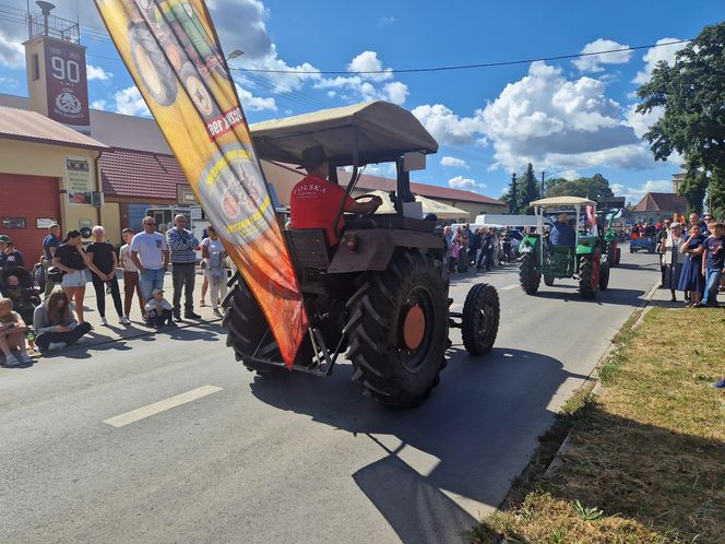 XXIII Międzynarodowy Festiwal Starych Ciągników i Maszyn Rolniczych im. Jerzego Samelczaka. Zdjęcia z parady i terenu festiwalu