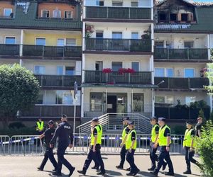Policjanci pokazali jak wygląda wnętrze spalonego budynku w Ząbkach. Wstrząsające obrazki