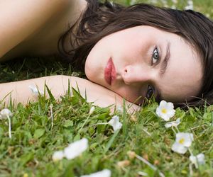 Tych dwóch witamin często brakuje latem. Sprawdź, czy masz objawy niedoboru