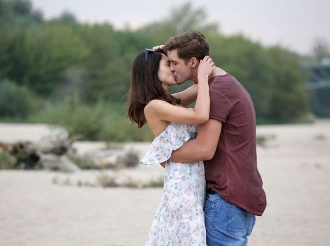 M jak miłość, Iza (Adriana Kalska), Marcin (Mikołaj Roznerski)