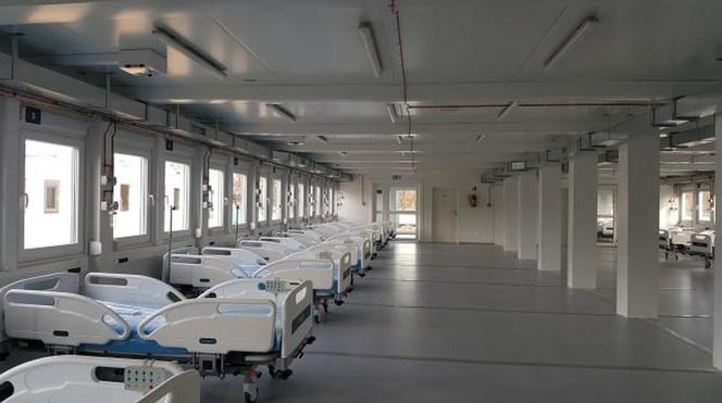 Płock. Tak wygląda szpital polowy! Prezes PKN Orlen oprowadzał dziennikarzy [ZDJĘCIA]
