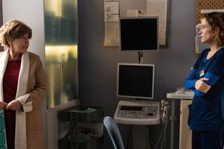  Na dobre i na złe odc. 877. Julka Burska (Aleksandra Hamkało), matka Barta (Elżbieta Jodłowska)