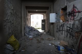 Zabytkowe kamienice mają ślady rozbiórki