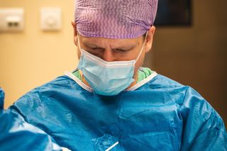 Wszczepili pacjentowi zawór w głowę