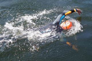 Upał, emocje i wielka woda w centrum Bydgoszczy. Ponad 400 osób wystartowało w Wodzie Bydgoskiej