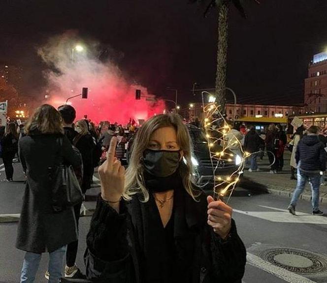 Gwiazdy protestują na Strajku Kobiet. Aktorka "M jak miłość" została pobita