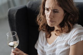 Chcesz ograniczyć picie alkoholu? Jest prosty sposób, by oszukać mózg
