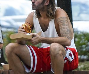 Radzimir Dębski umówił się ze znajomymi na burgera