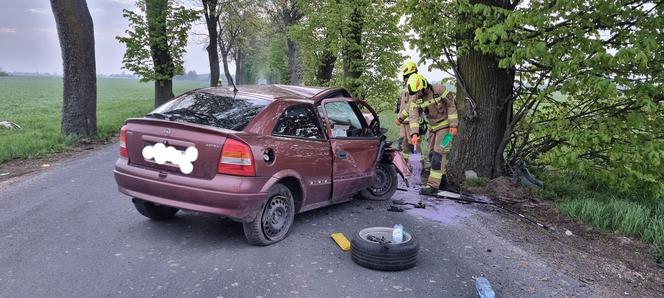 Poważny wypadek na trasie Rzęczkowo-Łążyn pod Toruniem. Strażacy z OSP ruszyli na pomoc