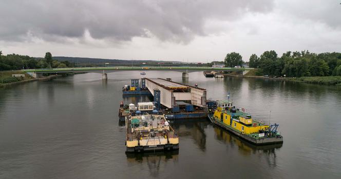Szczecin: Nowy most płynie na miejsce