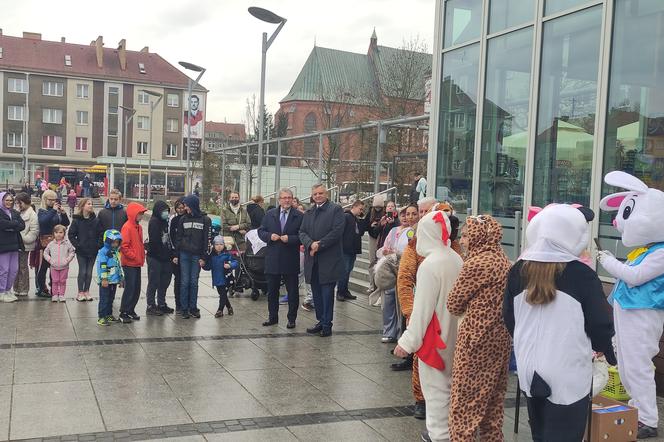 Ponad 100 paczek ze słodyczami trafiło do dzieci z Koszalina