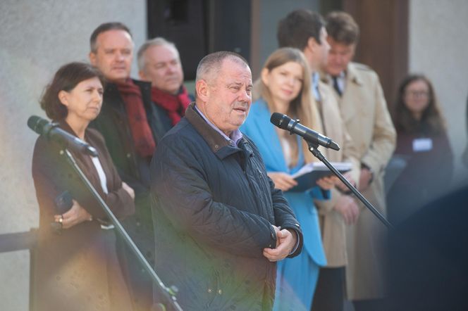 Nowy budynek na górnym dziedzińcu kampusu Uniwersytetu Warszawskiego