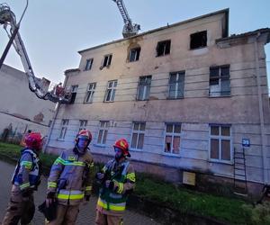   Pożar kamienicy przy ul. Warszawskiej w Olsztynie. Akcja trwała kilka godzin. Zobacz zdjęcia