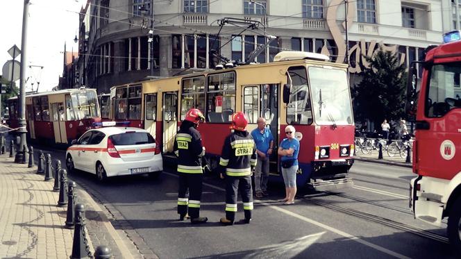 Zderzenie dwóch tramwajów w centrum Bydgoszczy! [ZDJĘCIA]