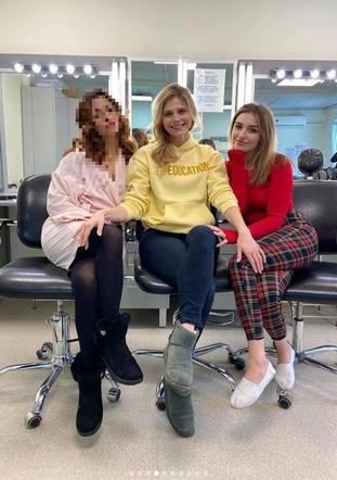 Barwy szczęścia. Klara (Olga Jankowska), Iwona (Izabela Zwierzyńska)