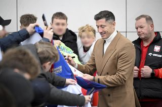 Robert Lewandowski z zegarkiem wartym kawalerkę przyjechał na kadrę! Na ręce miał prawdziwą fortunę