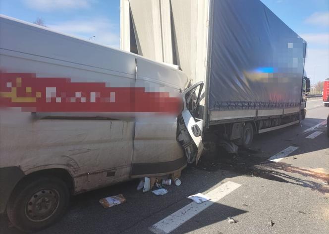 Koszmarny wypadek na obwodnicy Trójmiasta. Kobieta zginęła w busie Poczty Polskiej