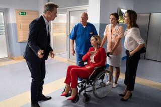 Na dobre i na złe odc. 721. Aleksa Wiedeńska (Michalina Sosna), Falkowicz (Michał Żebrowski), Kasia Smuda (Ilona Ostrowska), Tretter (Piotr Garlicki)