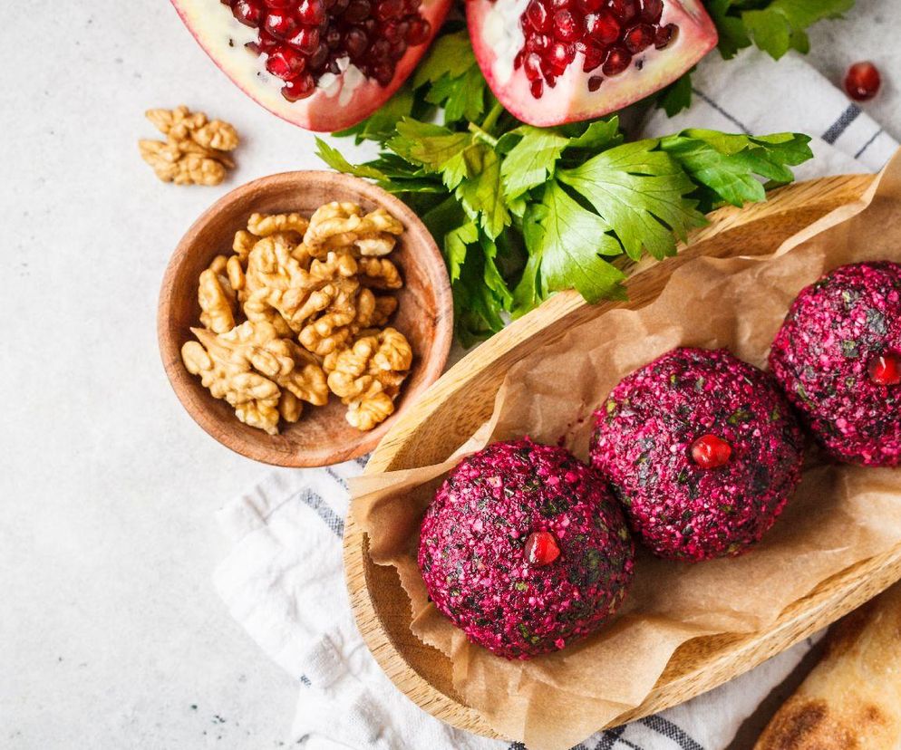 Najlepsza przekąska na diecie? Wystarczy połączyć kaszę z burakiem i upiec w piekarniku