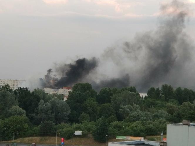 Pożar bloku w Warszawie