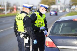 Policja kontrolowała czy toruńscy kierowcy respektują obowiązek noszenia maseczek