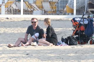 ANDRZEJ CHYRA I PAULINA JAROSZEWICZ Z SYNKIEM NA PLAŻY