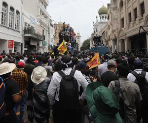 Sri Lanka. Ogromne protesty w Kolombo. Prezydent uciekł ze swojej rezydencji [ZDJĘCIA]