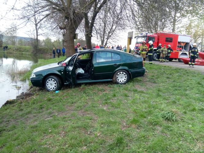 Samochód wjechał do zbiornika wodnego, kierowca nie żyje