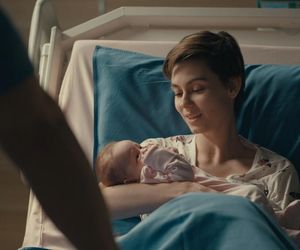 	Na dobre i na złe odc. 959 finał sezonu. Blanka (Pola Gonciarz), jej córka Nina (Michalina Grot), Krzysztof Radwan (Mateusz Damięcki)