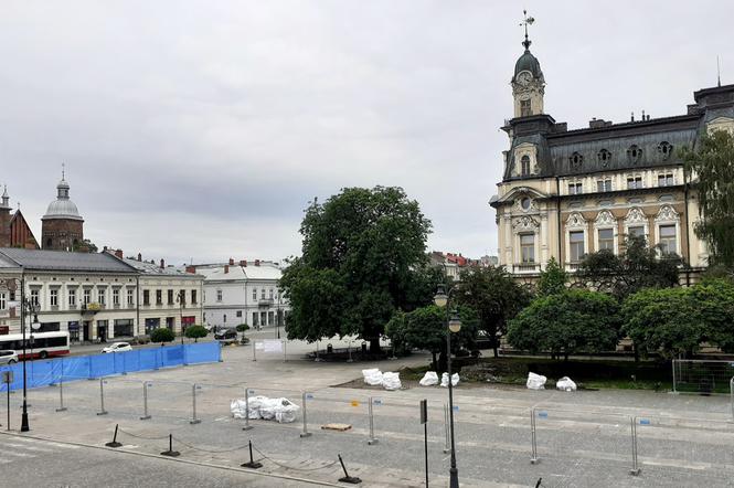 Ruszają badania archeologiczne na rynku w Nowym Sączu 