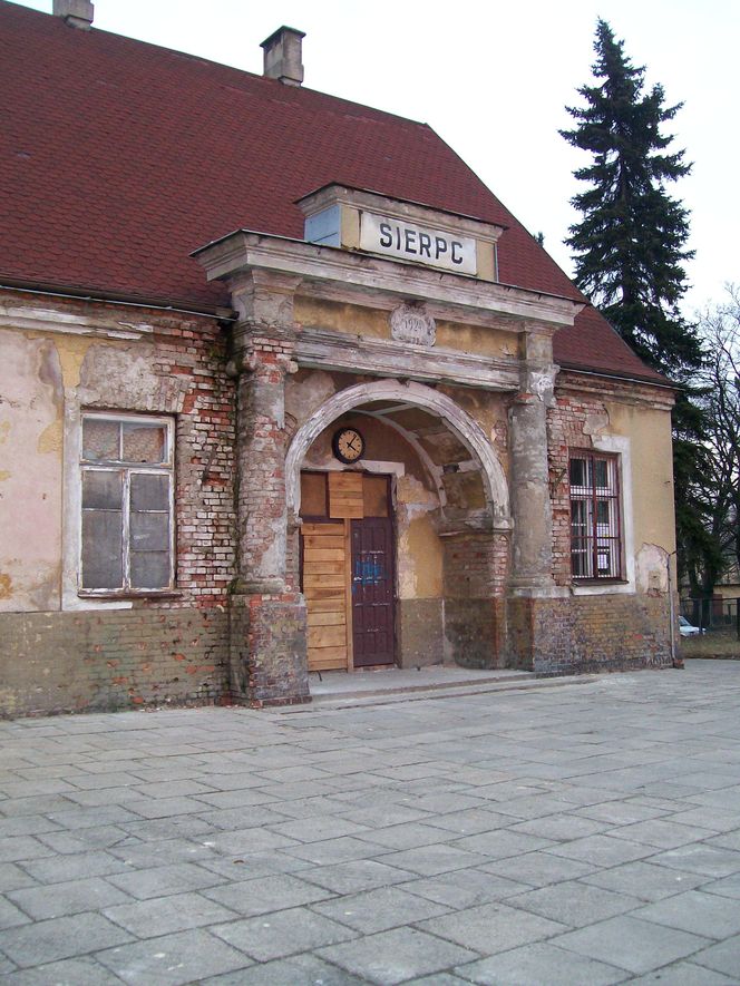 Dworzec w Sierpcu przed modernizacją (2008)