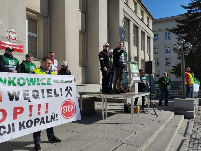 Górnicy protestowali pod ministerstwem przemysłu w Katowicach przeciwko likwidacji KWK Bielszowice