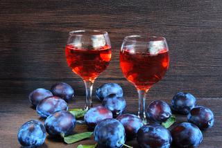 Jak zrobić wino ze śliwek? Przepis na znakomite śliwkowe wino