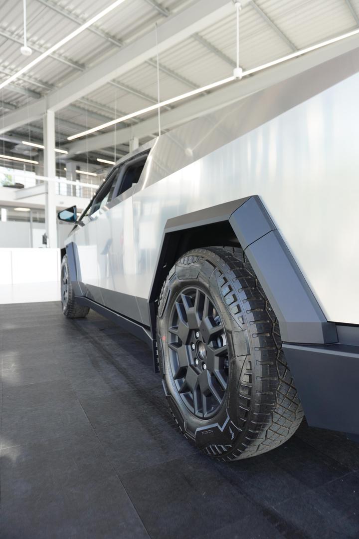 Tesla Cybertruck 