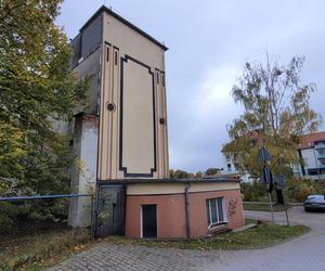 Kiedyś była tu dyskoteka, dziś miejsce popada w ruinę. Smutny los klubu Come-In [ZDJĘCIA]