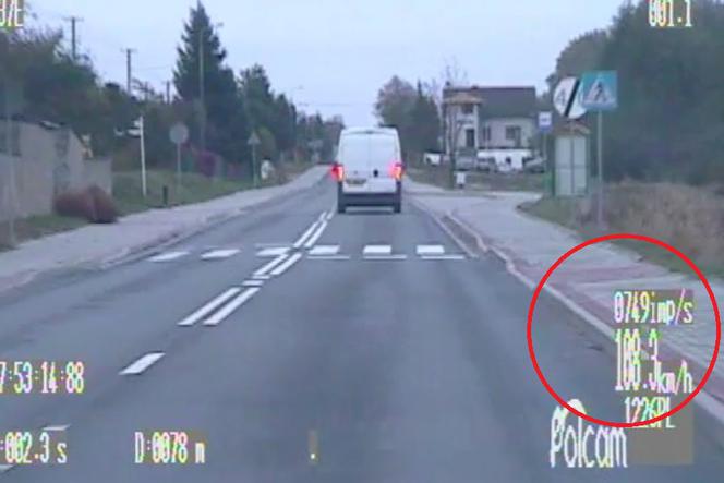Barcin: Kierowca dwukrotnie przekroczył dozwolona prędkość! Zobacz nagranie z policyjnego wideorejestratora!