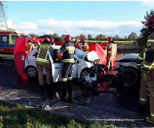 Naćpany kierowca mercedesa huknął w opla! Jedna osoba nie żyje, dwie ranne w makabrze w alei 600-lecia w Łodzi