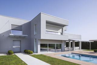 Automatyczne rolety na taras i system smart. Nowoczesne rozwiązania do zarządzania domem