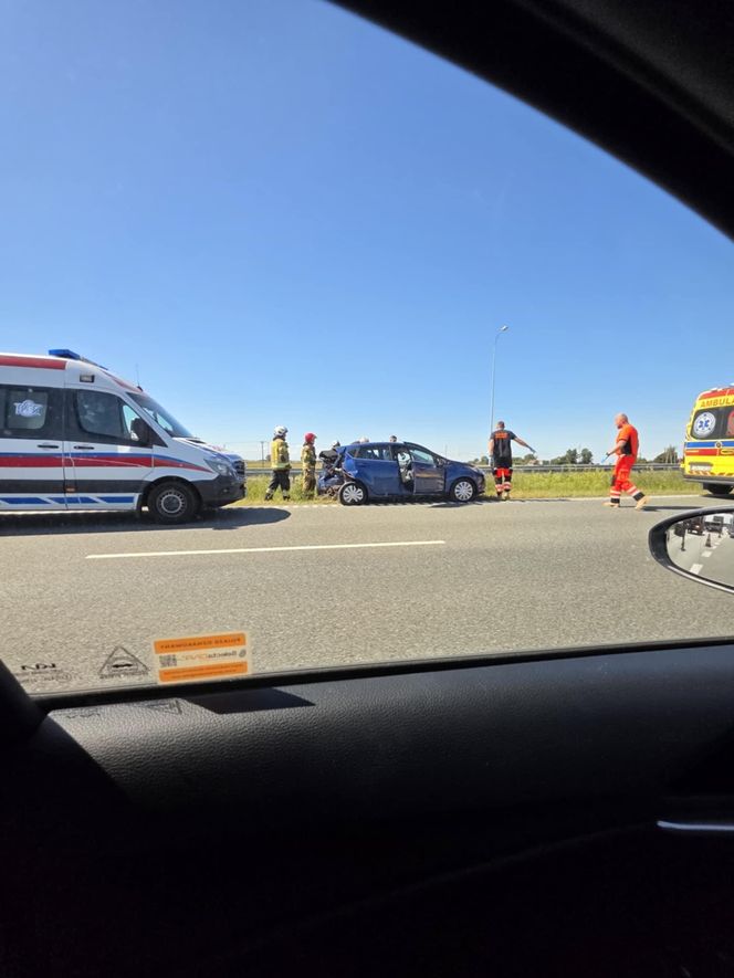 Zderzenie dwóch aut na S5 w Żninie! Trzy osoby trafiły do szpitala [ZDJĘCIA]