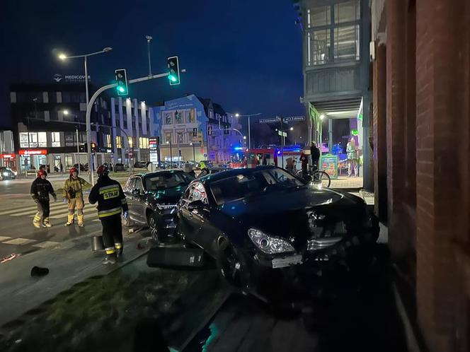 Szokujący wypadek przy ul. Grudziądzkiej. Kierowca volvo zasłabł